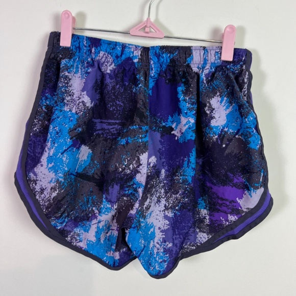 Nike Dri-Fit Women’s Purple Print Activewear Shorts Medium Running Workout - Picture 3 of 5